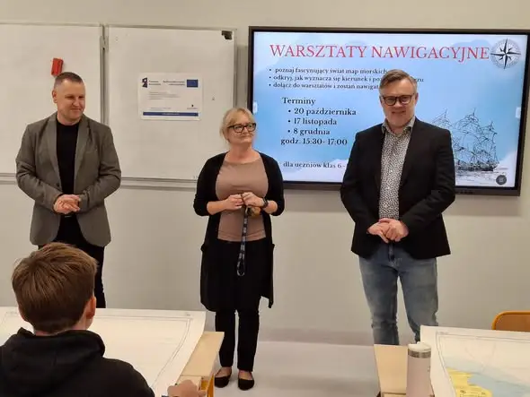 Młodzi nawigatorzy z Pruszcza Gdańskiego i Rotmanki na warsztatach map morskich