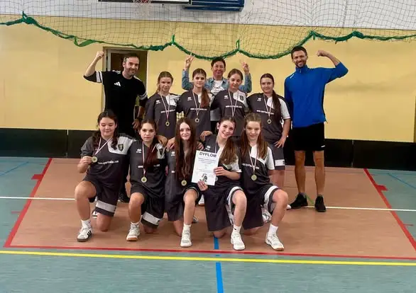 Mistrzynie Powiatu Gdańskiego w unihokeju ze Szkoły Podstawowej w Suchym Dębie