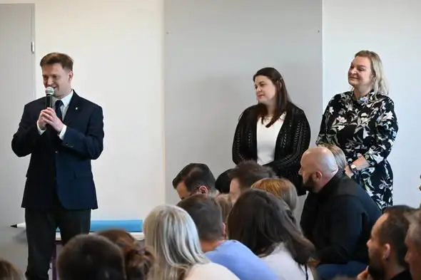 Pasowanie na ucznia w SP w Różynach – 50 pierwszoklasistów w szkolnej społeczności